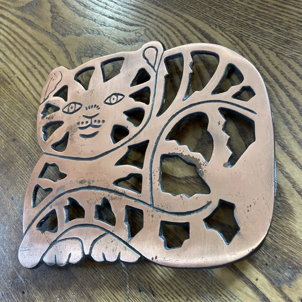 2000 Vintage Laying Loafing Cat Cast Iron‎ and Copper Metal Trivet